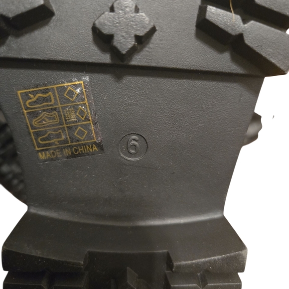 Women’s Black Quilted Utility Pocket Boots Lug Sole Chunky Platform Combat Style - Picture 4 of 5